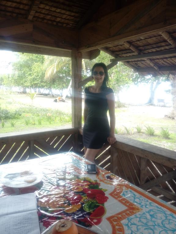 Dolphin View Beach Hotel Ndoma Екстериор снимка
